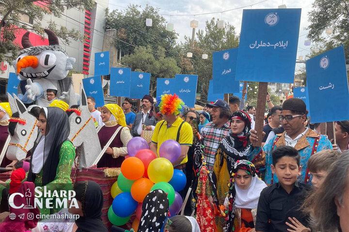 آغاز جشنواره تئاتر خیابانی مریوان با شادپیمایی