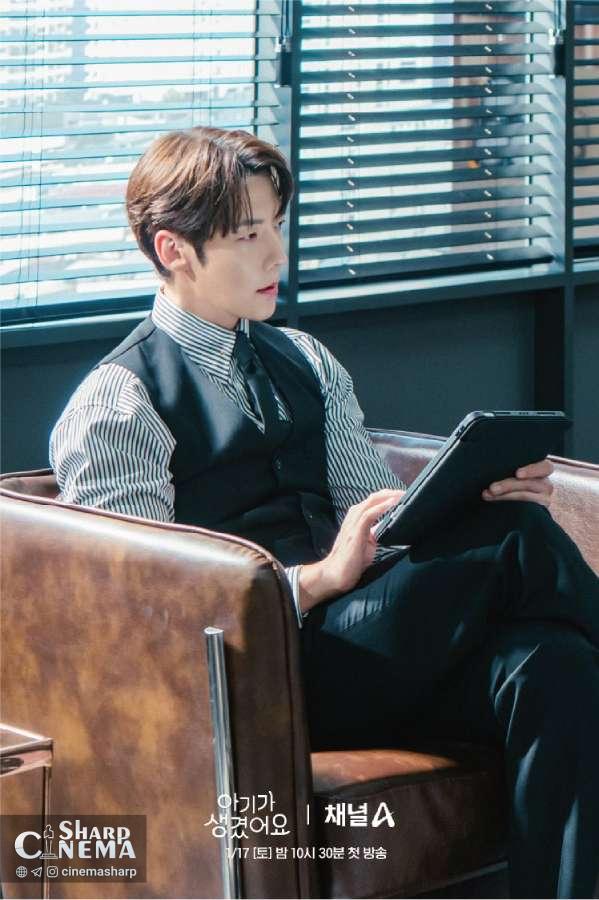 چوی جین هیوک در Positively Yours نقش مدیر چابول را بازی میکند