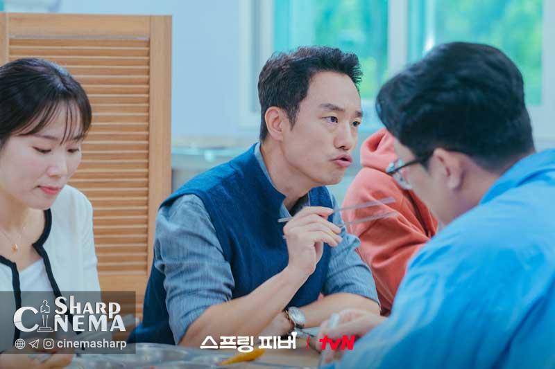 لی جو بین و معلمان دبیرستان شینسو در سریال Spring Fever