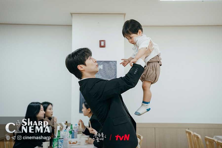 Bae In Hyuk در کنار برادرزاده خود در Our Universe