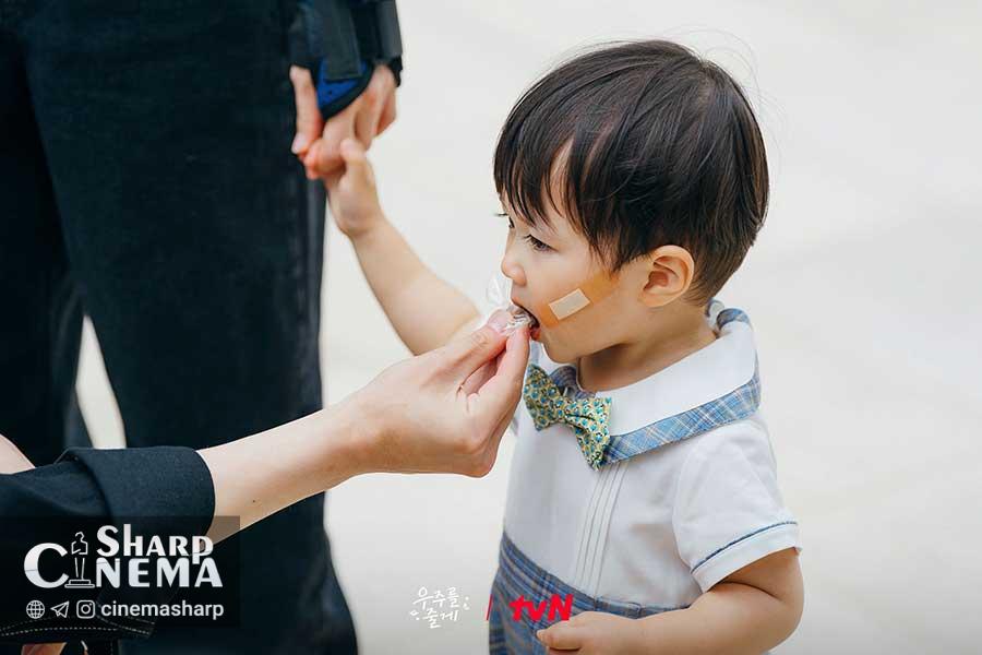 Bae In Hyuk در کنار برادرزاده خود در Our Universe