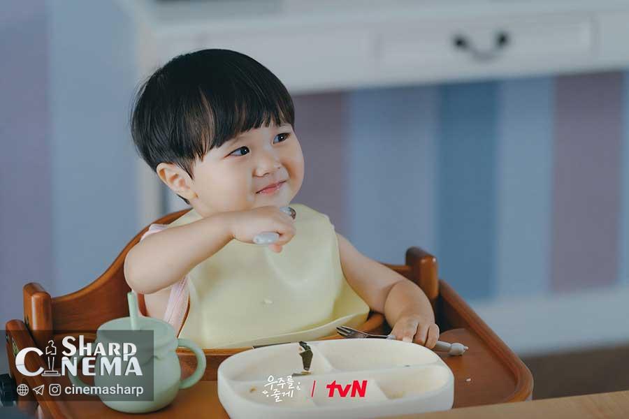 Bae In Hyuk در کنار برادرزاده خود در Our Universe