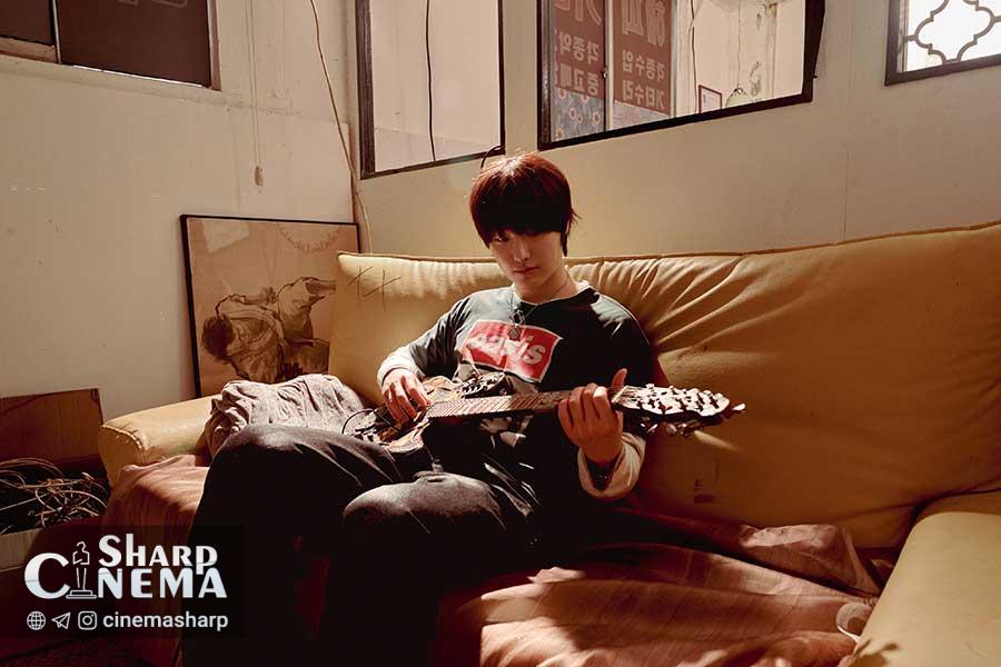 WOODZ در مسیر نفرین‌شده در Slide Strum Mute