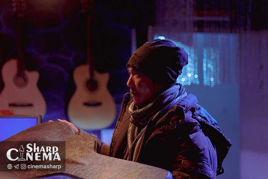 WOODZ در مسیر نفرین‌شده در Slide Strum Mute