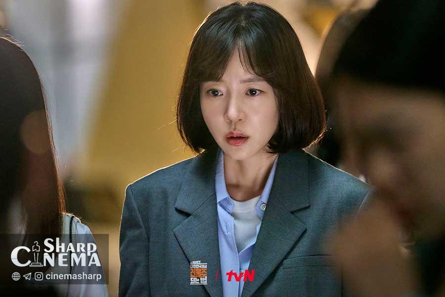 Im Soo Jung نقش همسر مطمئن در Mad Concrete Dreams را ایفا میکند