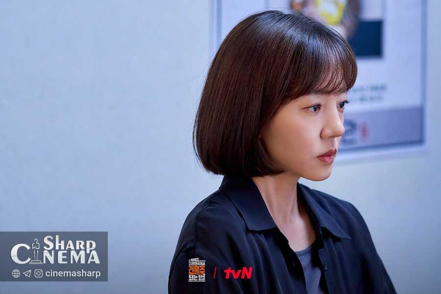 Im Soo Jung نقش همسر مطمئن در Mad Concrete Dreams را ایفا می‌کند