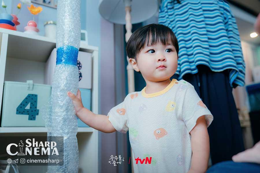 بائه این هیوک ناگهان با رو جونگ اوی همخانه می‌شود در Our Universe