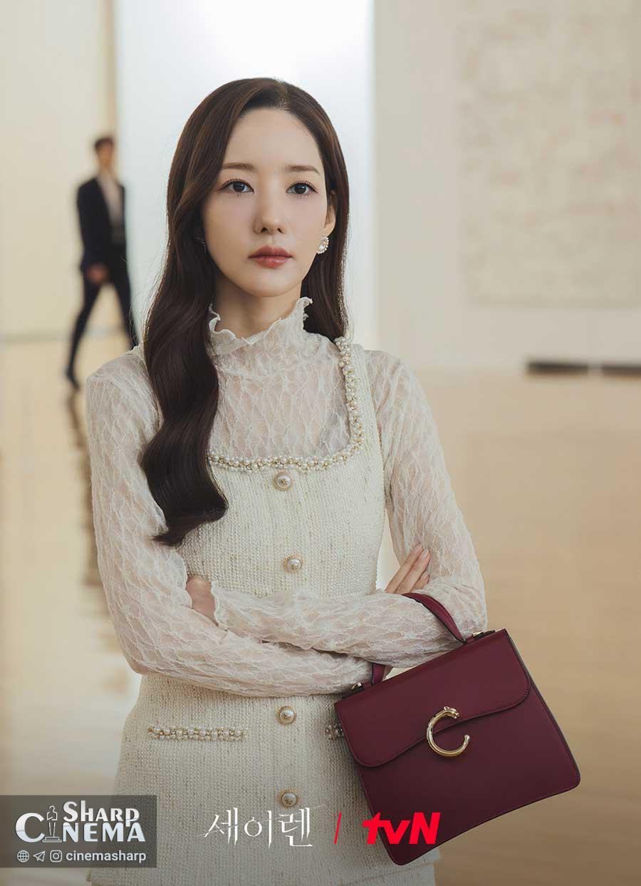 پارک مین یونگ در Siren’s Kiss با استایل مزایده‌گر