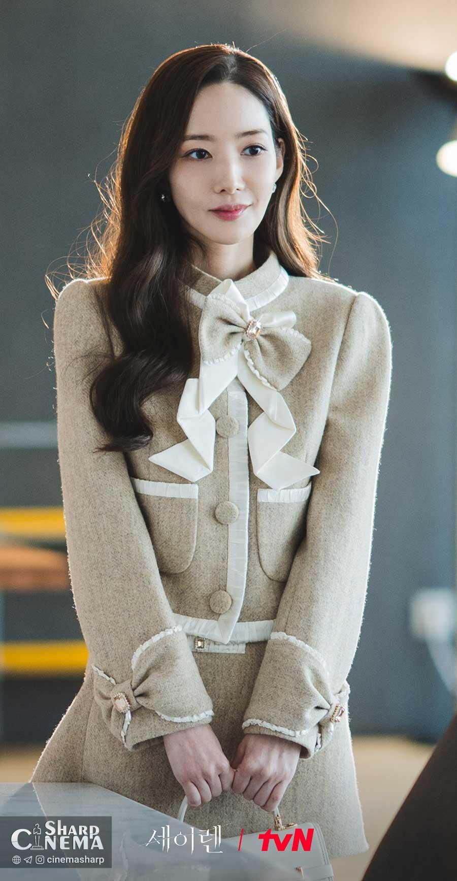 پارک مین یونگ در Siren’s Kiss با استایل مزایده‌گر