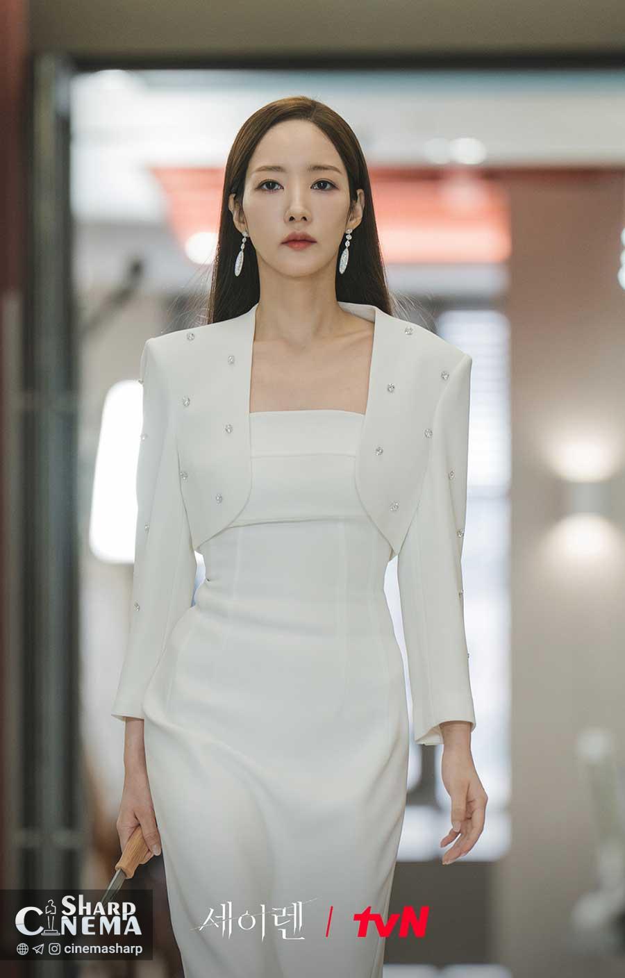 پارک مین یونگ در Siren’s Kiss با استایل مزایده‌گر