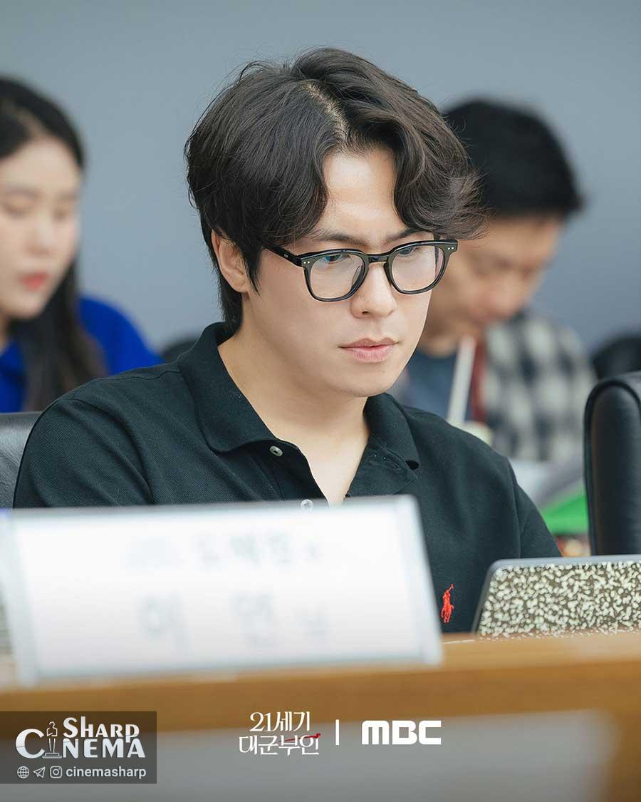 IU و بیون وو سوک شیمی فوق‌العاده در خوانش فیلمنامه "تاج کامل"