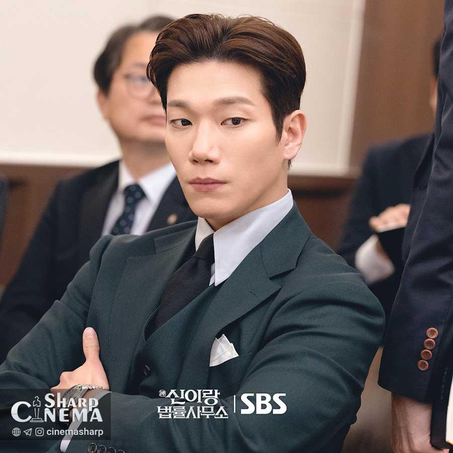 کیم کیونگ نام در نقش مدیرعامل بی‌رحم سریال Phantom Lawyer